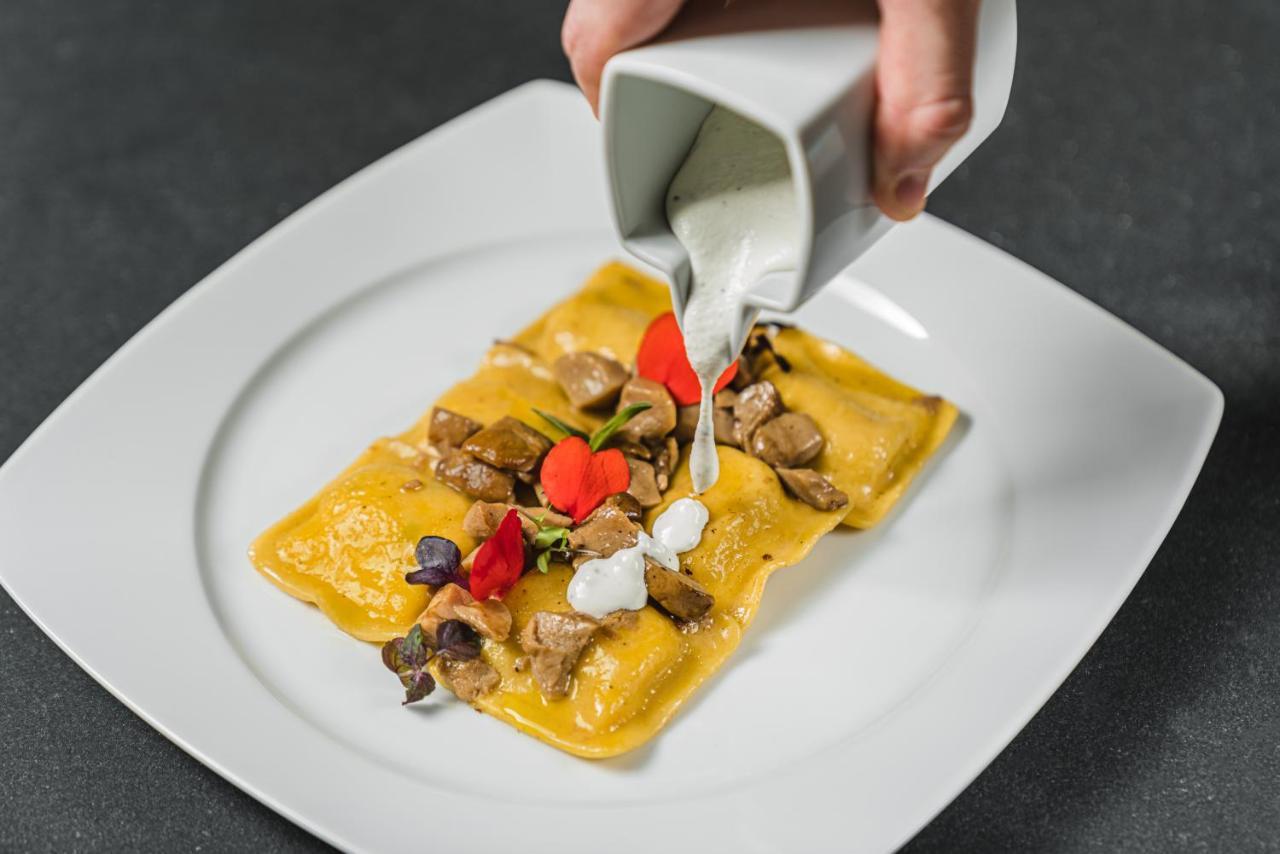 Lhp Hotel River & Spa Florence Exterior photo A plate of ravioli